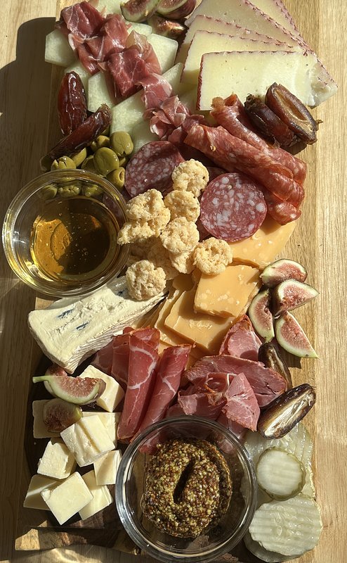 Grazefull Table & Boards